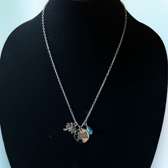 Jewelry - Beach Please Necklace
